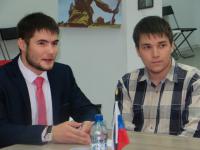 Сергей Хисматуллин (слева) лидер клуба молодых избирателей г. Стерлитамак